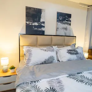 Apartment A2j Luxury 2br Bgc Near Sm Aura, Market2x, Manila