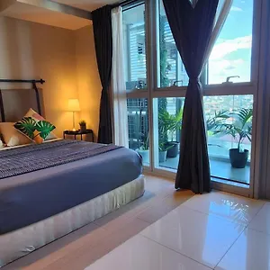 Apartment Spacious Unit At Uptown Parksuites Across Uptown Mall And Mitsukoshi Mall Free Parking With Washer, Manila